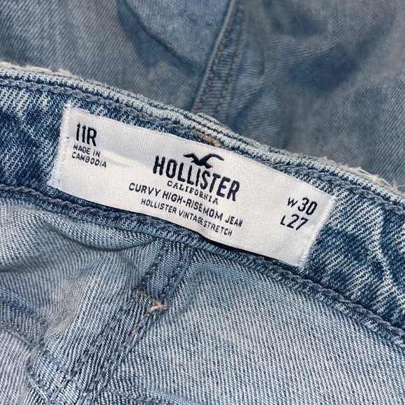 Ripped Mom Jeans - Picture 3 of 5